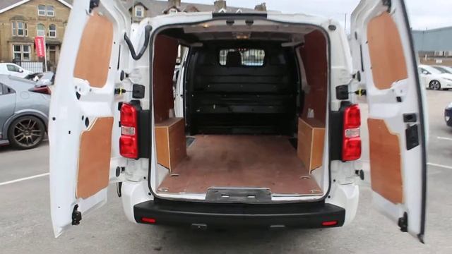 Toyota Proace | 2.0D 120 Comfort Van | White смотреть онлайн