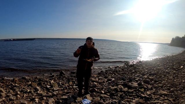 ?ЗАВТРАК НА БЕРЕГУ РЕКИ ВОЛГИ? ЯИЧНИЦА И БУТЕРБРОДЫ С ПЛАВЛЕННЫМ СЫРОМ смотреть онлайн