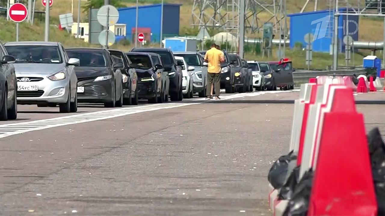 Движение по Крымскому мосту запущено, место взрыва машины проезжают в реверсивном режиме