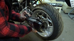 Установка выхлопа на BMW R1200R 2008. MIVV Exhaust.