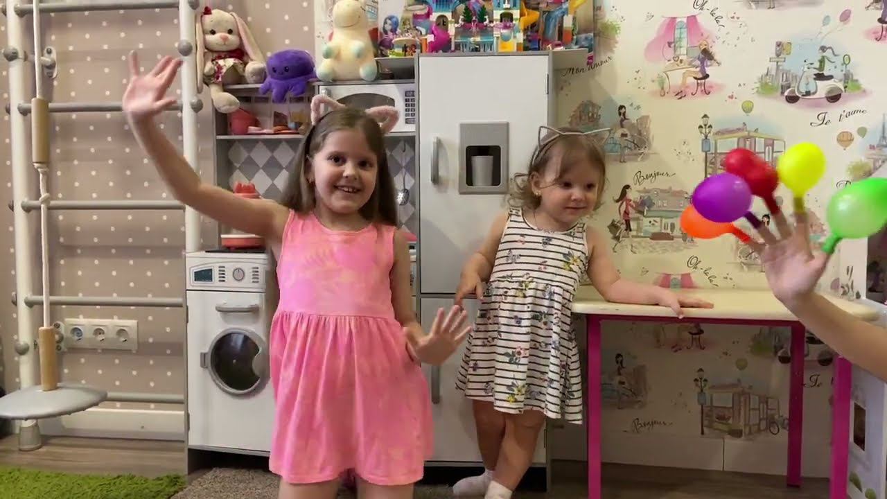 Папа Пальчик. Учим Цвета и Играем в Шарики. Детская Песенка смотреть онлайн