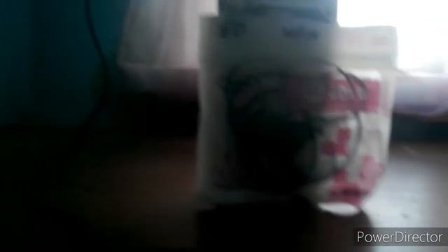 Розирываю плейр наушники и повер банк смотреть онлайн