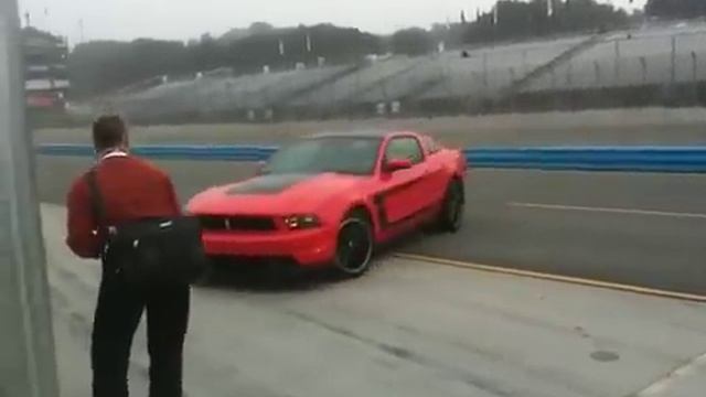 2012 Ford Mustang Boss 302 behind the scenes смотреть онлайн
