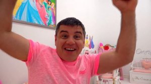 Настя собирается на вечеринку