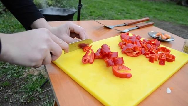 Узбекская Шурпа (Ковурма) в казане на костре.