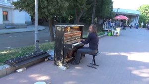 Гениальный уличный музыкант Кирилл Костюковский . г.Киев , Украина