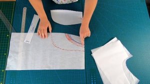 Комфортное платье на кулиске с необычной горловиной и удобными карманами. Кроим модное платье.mp4