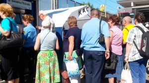 очередь пассажиров у билетных касс в Лианозово
