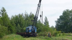 Железнодорожный кран  КДЭ 161-1912. Погрузка рельсов. Псков.