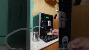 Saeco Moltio HD8768 拿鐵製作