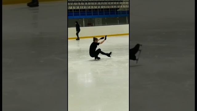 Тренировка по фигурному катанию//вращения, двойные прыжки, аксель//сильное падение #фигурноекатание