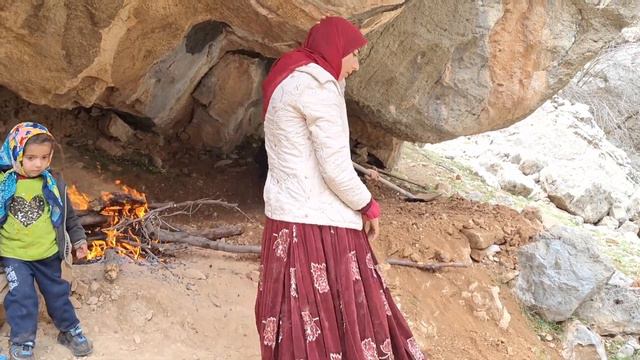 Arresting Maryam and Fereshte by Ali and escaping again смотреть онлайн