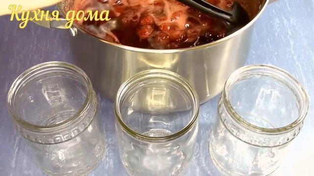 Варенье из клубники с целыми ягодами. Клубничное варенье. Варенье из клубники пятиминутка рецепт.