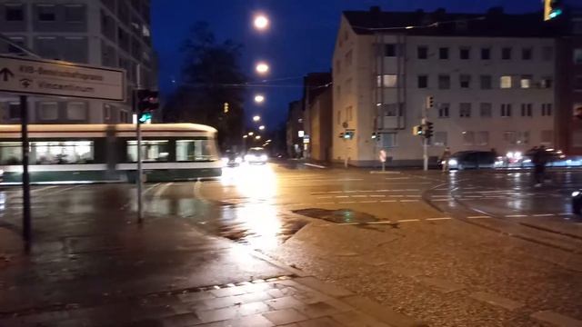 The longest tram in the world . Самый длинный трамвай в мире. Die längste Straßenbahn der Welt