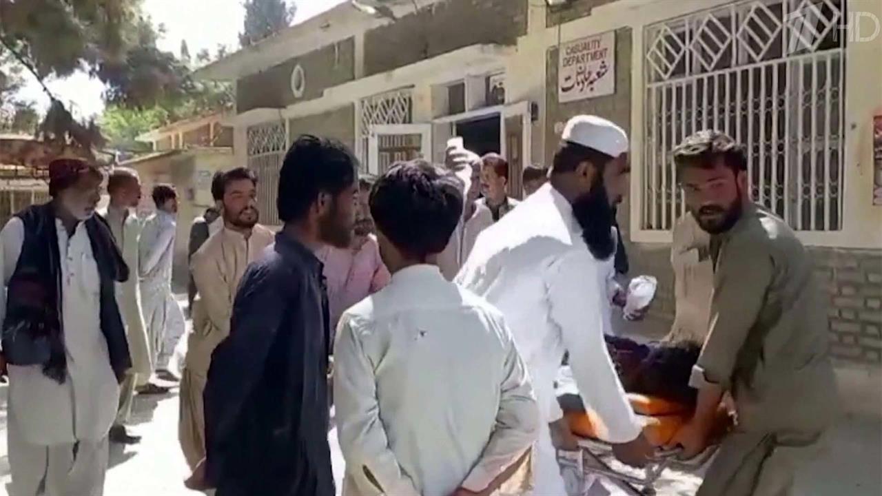 В Пакистане растет число жертв и пострадавших после взрыва, который прогремел рядом с мечетью