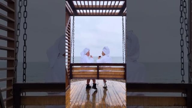 Когда хочется бросить всё и рвануть с подругой на море ? подписывайся на @Pilavinoihohotala смотреть онлайн