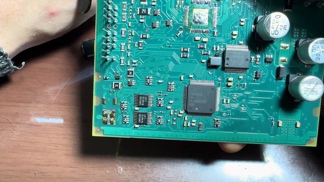 Не работает доводчик двери Audi, Ремонт блока управления дверьми.