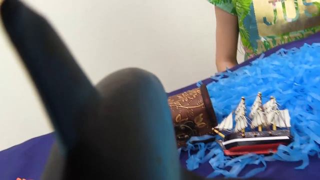 Видео для девочек: Дракулаура меряет волшебные купальники