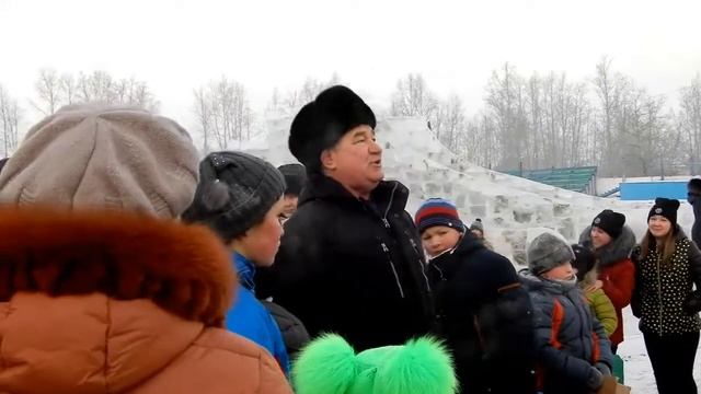 в п.Чернышевск открыли каток и ледяную горку