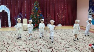 Танец "Белые медведи", средняя группа, новый год