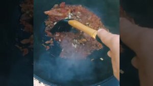 Суп с лапшой в казане на костре. (Уйгурский суюк аш)