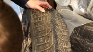 Как вставить ремонтные ШИПЫ самостоятельно