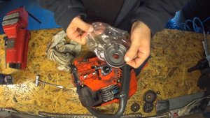 Oleo Mac 947 - clutch drum replacement