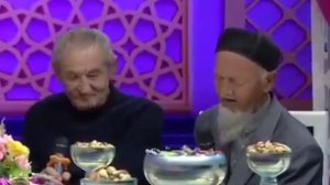 Вы только посмотрите как узбек читает стих на русском.