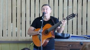 "Песенка о сухой корочке" песню Д. Сухарева исполняет Александр Исаев