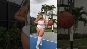 Sam Paige | American Plus Size Model | Biography | Curvy Fashion Model | Instagram Stars | Wiki