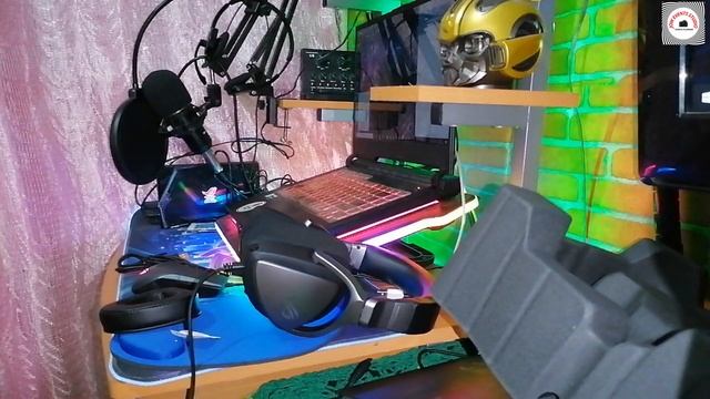 UNBOXING our ASUS ROG DELTA! смотреть онлайн