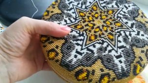 Сумочка из бисера на жёсткой основе.