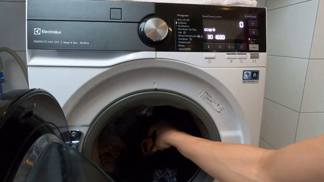 Jak "poprawnie" suszy pralkosuszarka - Electrolux Perfectcare 900 смотреть онлайн