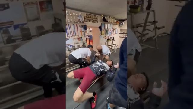 мировой рекорд? гантели по 100 кг!world record? dumbbells 100 kg! @ironrating @GoBChannelWorld смотреть онлайн