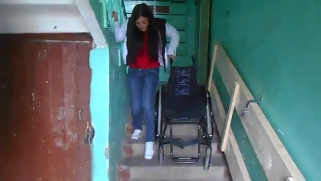Как я спускаюсь по лестнице. Видео. смотреть онлайн