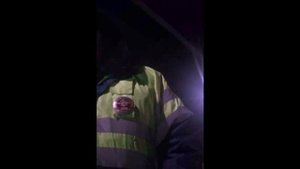 Сотрудник ДПС обыскал автомобиль в поисках причины остановки