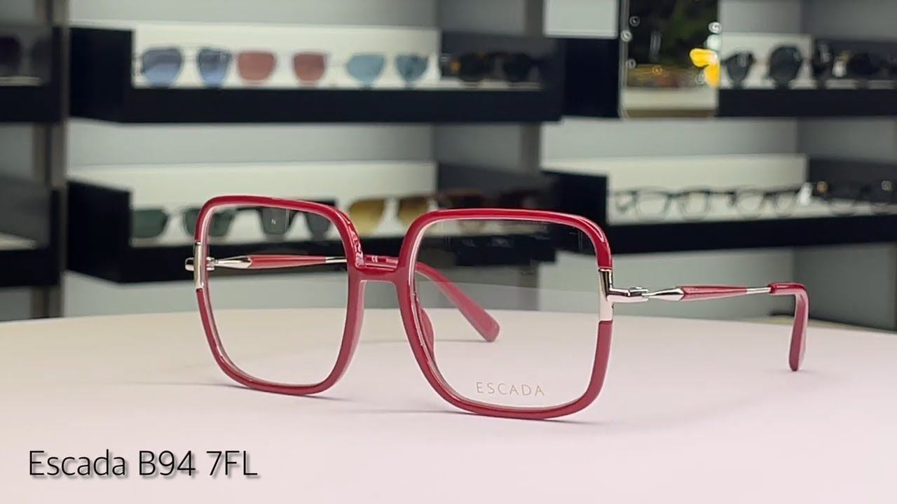 Примерка женской модели очков для зрения Escada B94 7FL из Италии в салоне СтокОптика
