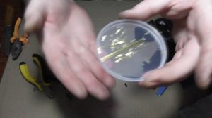 Золото в компьютерных шлейфах IDE. Много позолоченных контактов.