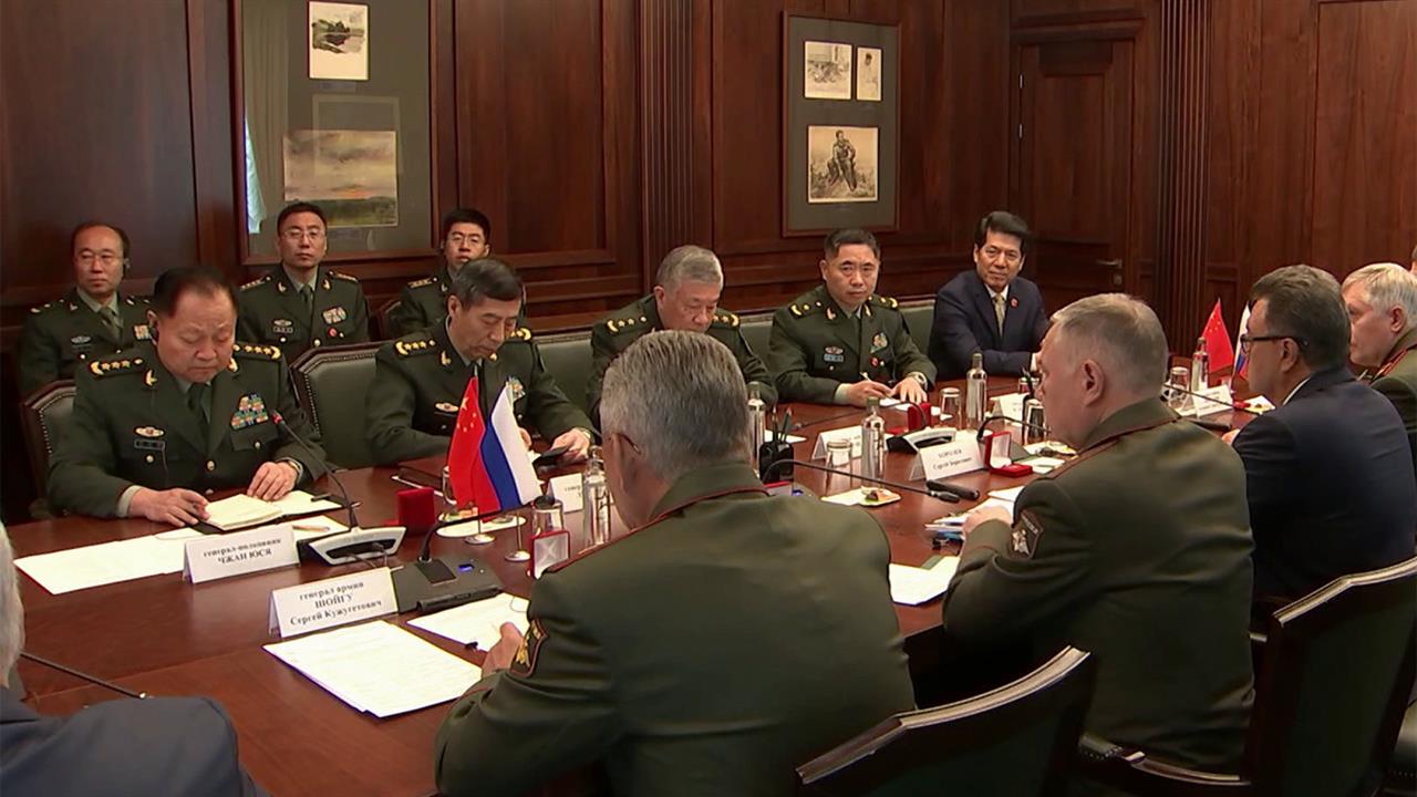 На полях Сяншаньского форума С. Шойгу провел переговоры с зампредом центрального военного совета КНР
