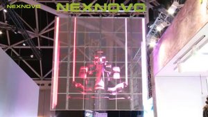 Прозрачный светодиодный экран в витрине магазина