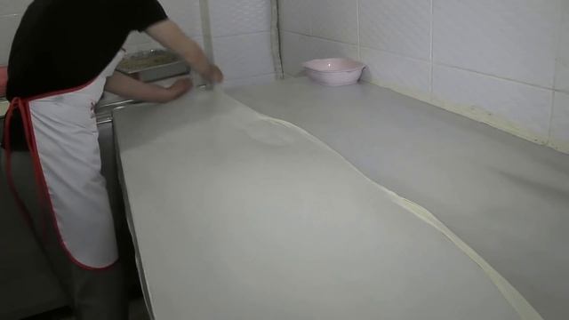 Börekçilerin Kol Böreği, Saray Böreği Nasıl Yapılır? how to make a patty? смотреть онлайн