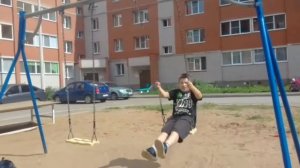 Как научиться делать сальто на качеле назад.