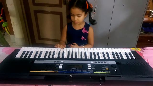Adwitiya playing the "Happy Birthday Song" смотреть онлайн