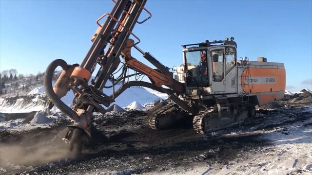 Буровой станок ZEGA D480A, парковка мачты после окончания буровых работ. смотреть онлайн