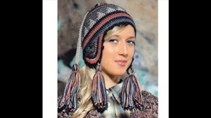 МНОГО ВЯЗАННЫХ ШАПОК С УШКАМИ