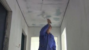 Потолок из гипсокартона без примыкания к стене с теневым швом зазором. Теневой профиль Краб гипс