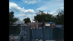 Беседка на даче своими руками из подручных средств. Навес и скамья со столешницей.
