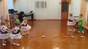 Танец для малышей «Новогодний»