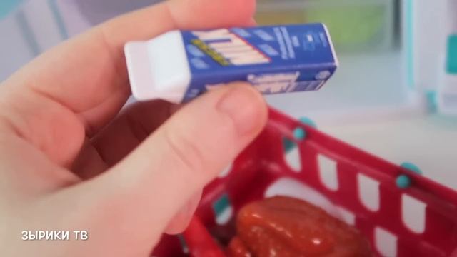 Куклы Пупсики Играют в Холодильник Новую Игрушку. Детский канал Зырики ТВ