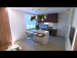 "Дачный ответ": Кухня-столовая с висячими садами, необычным островом и гостиной в шкатулке